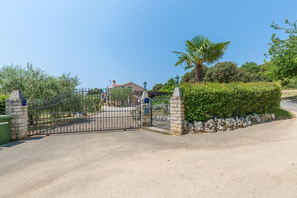Apartments Mirjana 弗尔萨尔 外观 照片
