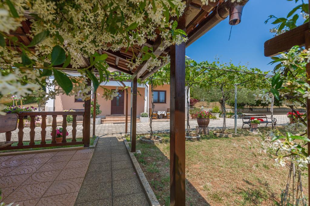 Apartments Mirjana 弗尔萨尔 外观 照片